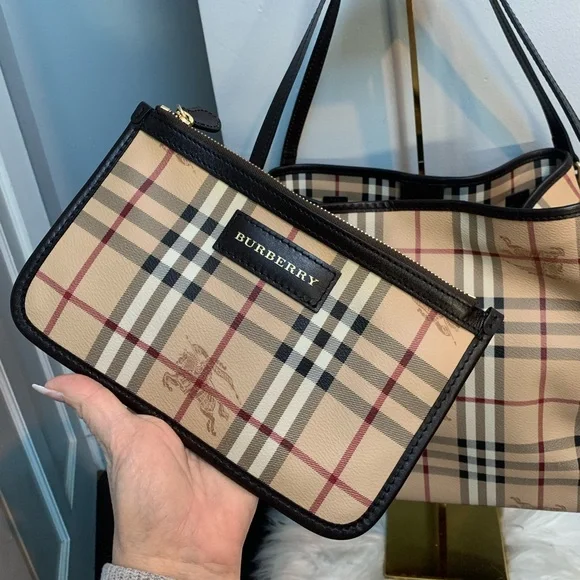 Authentic Burberry shoulder bag with removable zippered pouch. 2 in 1! - Picture 4 of 16